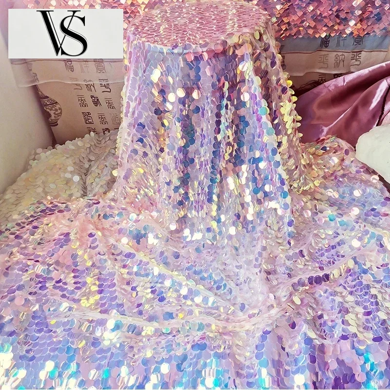 Home Textiles Today News - Rüya Gibi Arka Plan Simli Masa